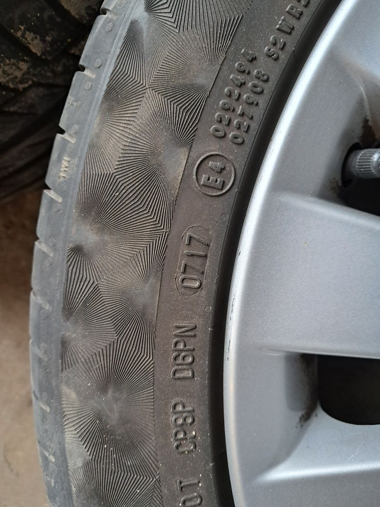 Koła Felgi aluminiowe 17 VW 5x112 opony 235/45R17 Continental