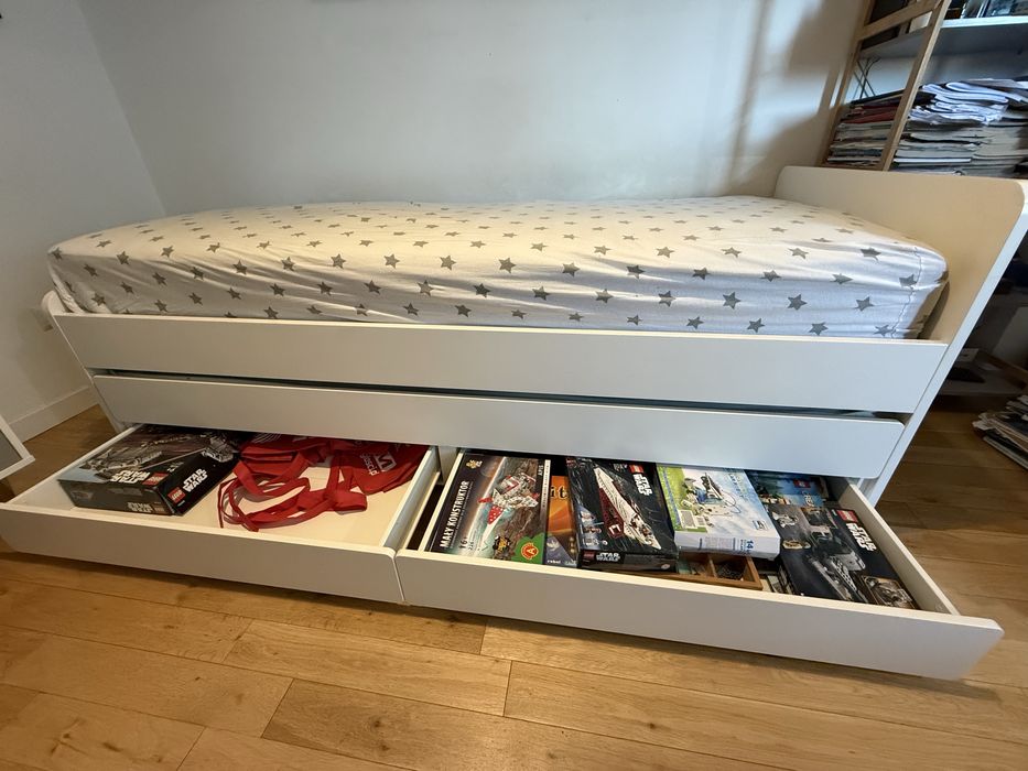 Meble pokojowe z serii vox w atrakcyjnej cenie oraz łóżko Ikea