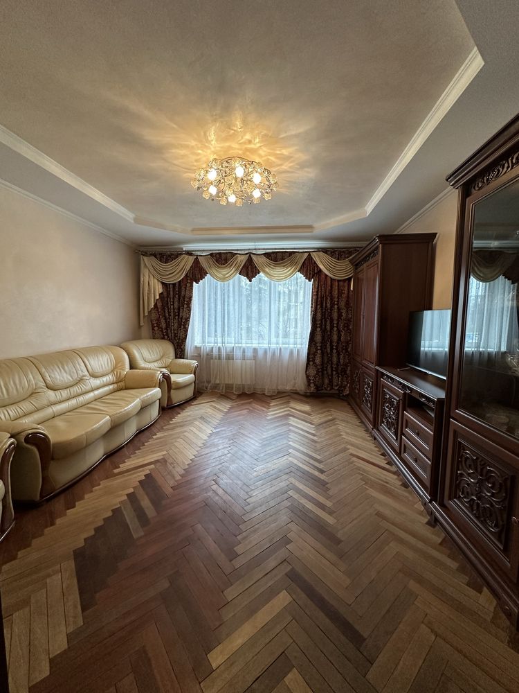 Продаж 3 - кімнатної квартири по вул. Тарнавського - ближній центр