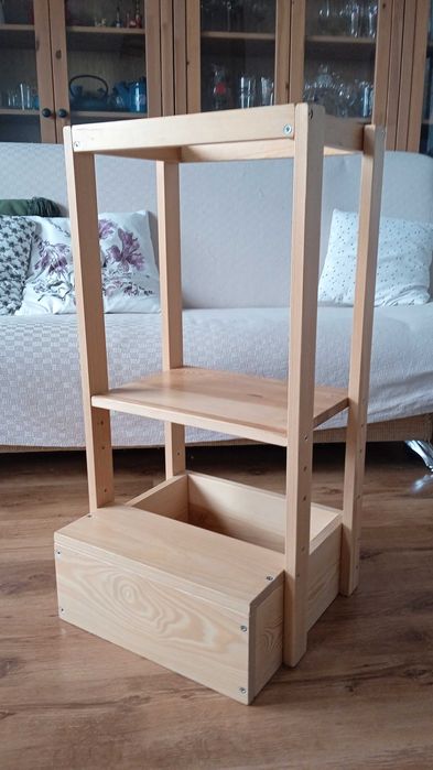 Pomocnik kuchenny, kichen helper. Lite drewno. Polana montesorri