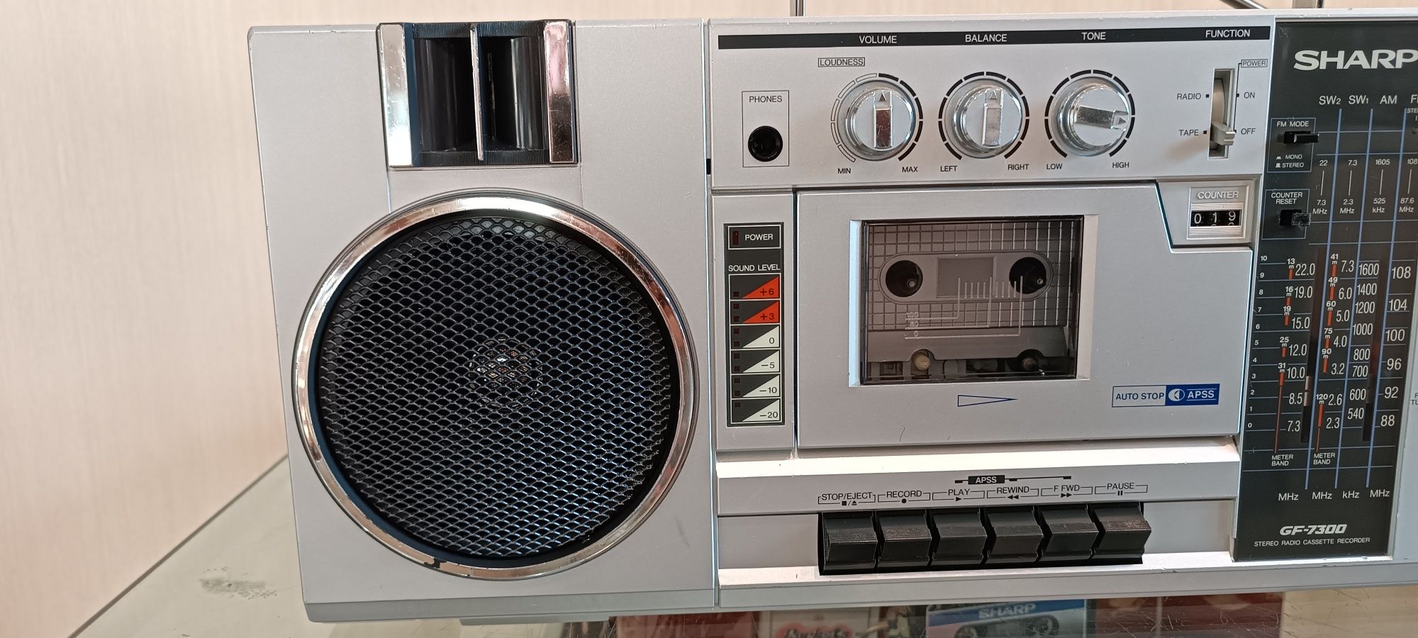 Sharp GF-7300 в хорошем состоянии.