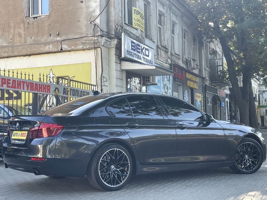 BMW 535i xDrive 2013 року