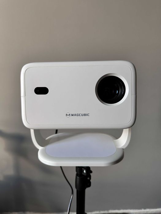 Magcubic L018 проектор 4K з автофокусом та Android 11 для кіно і відео