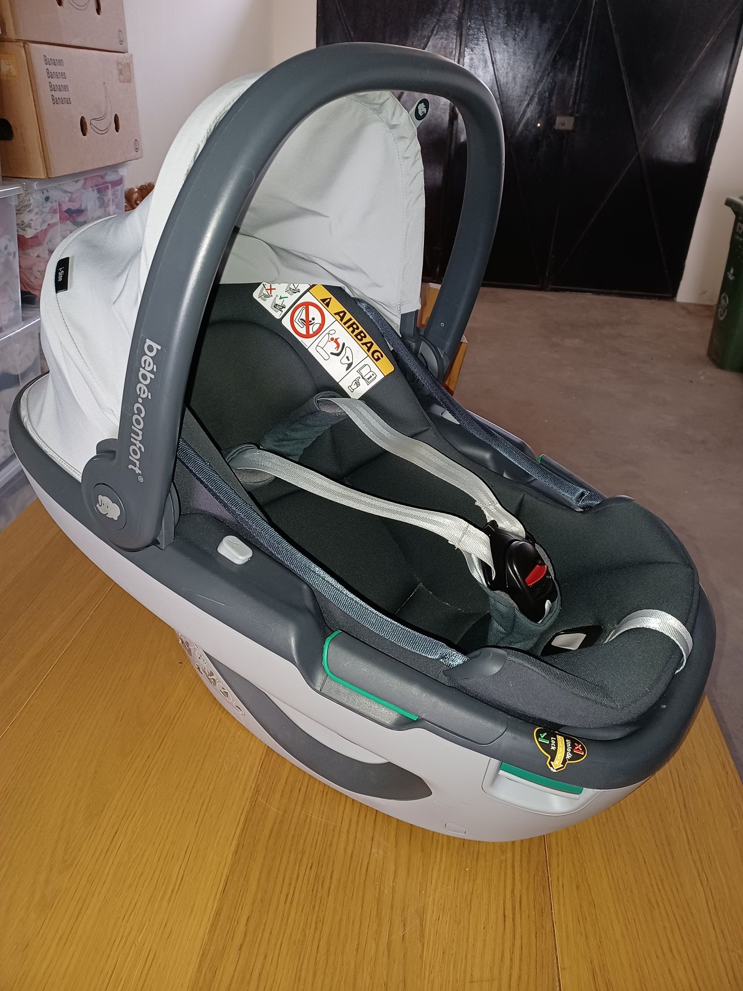 Carrinho Maxi-Cosi Zelia 3
Ovo Bébé Confort Coral
Base Isofix 3WayFix