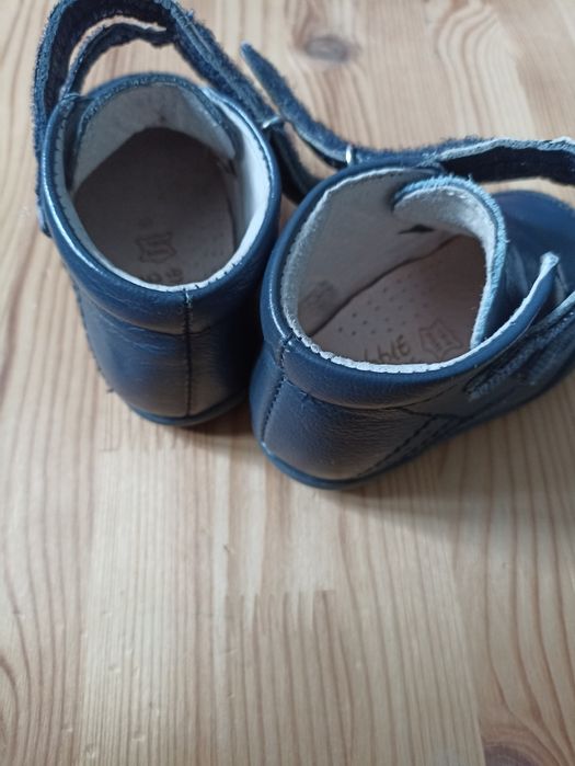 Botas em pele tamanho 18 em azul escuro