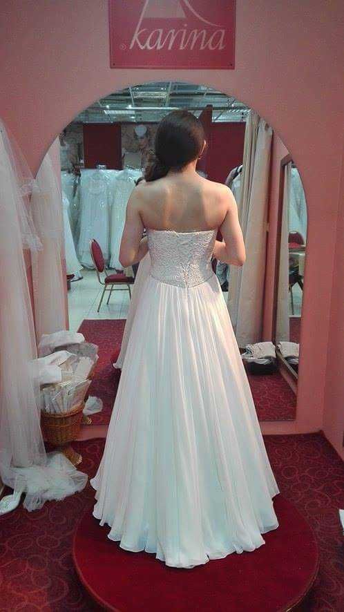 Piękna suknia ślubna typu księżniczka