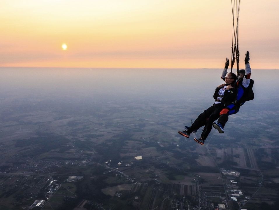 Voucher na skok spadochronowy SkyDive Warszawa