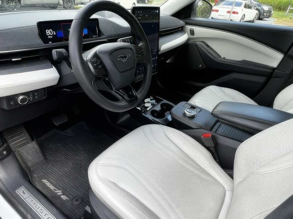 Ford Mustang Mach-E Premium      2021