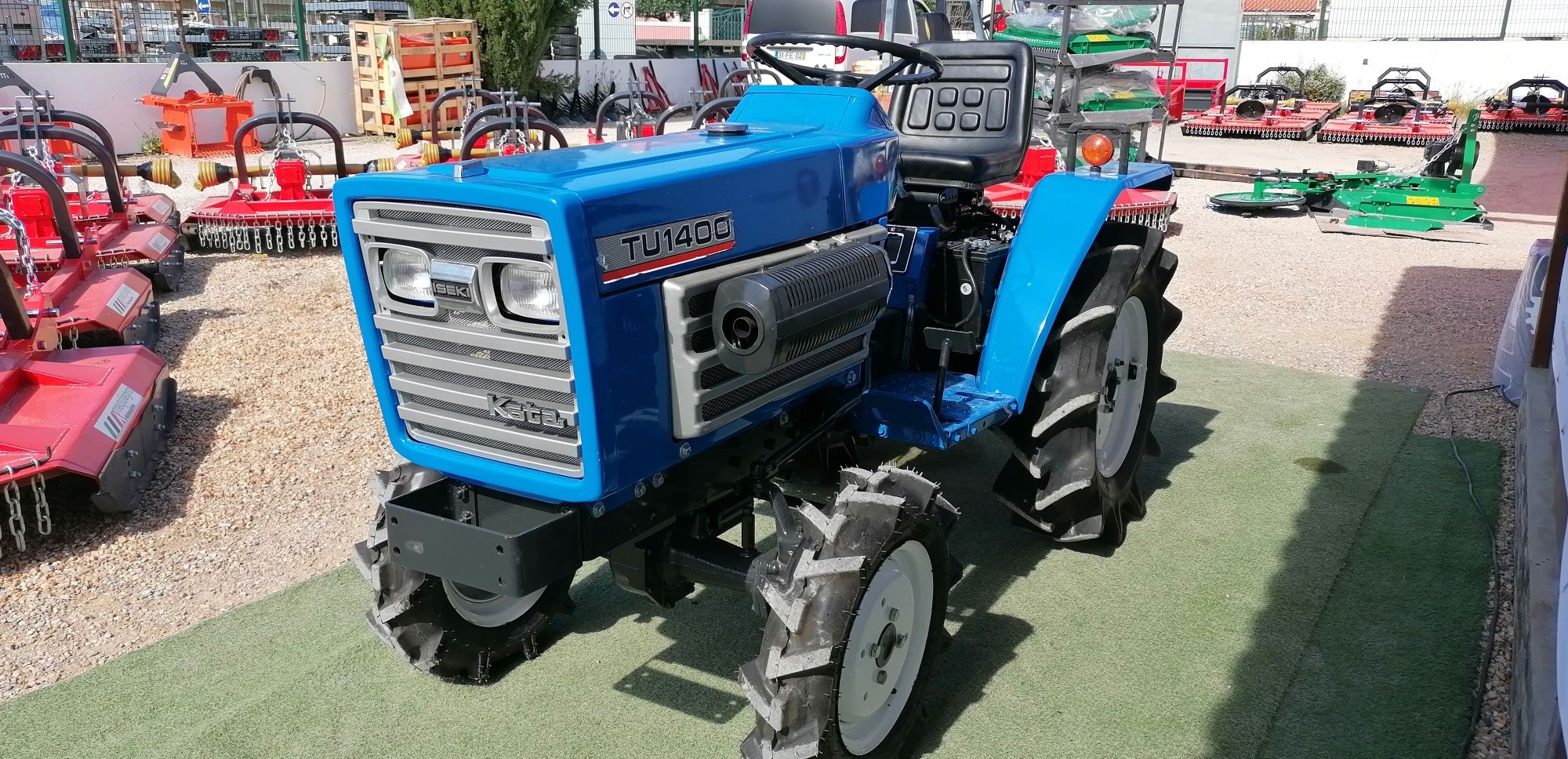 ISEKI TU 1400 /4X4 /3Cilindros /19CV /Frese