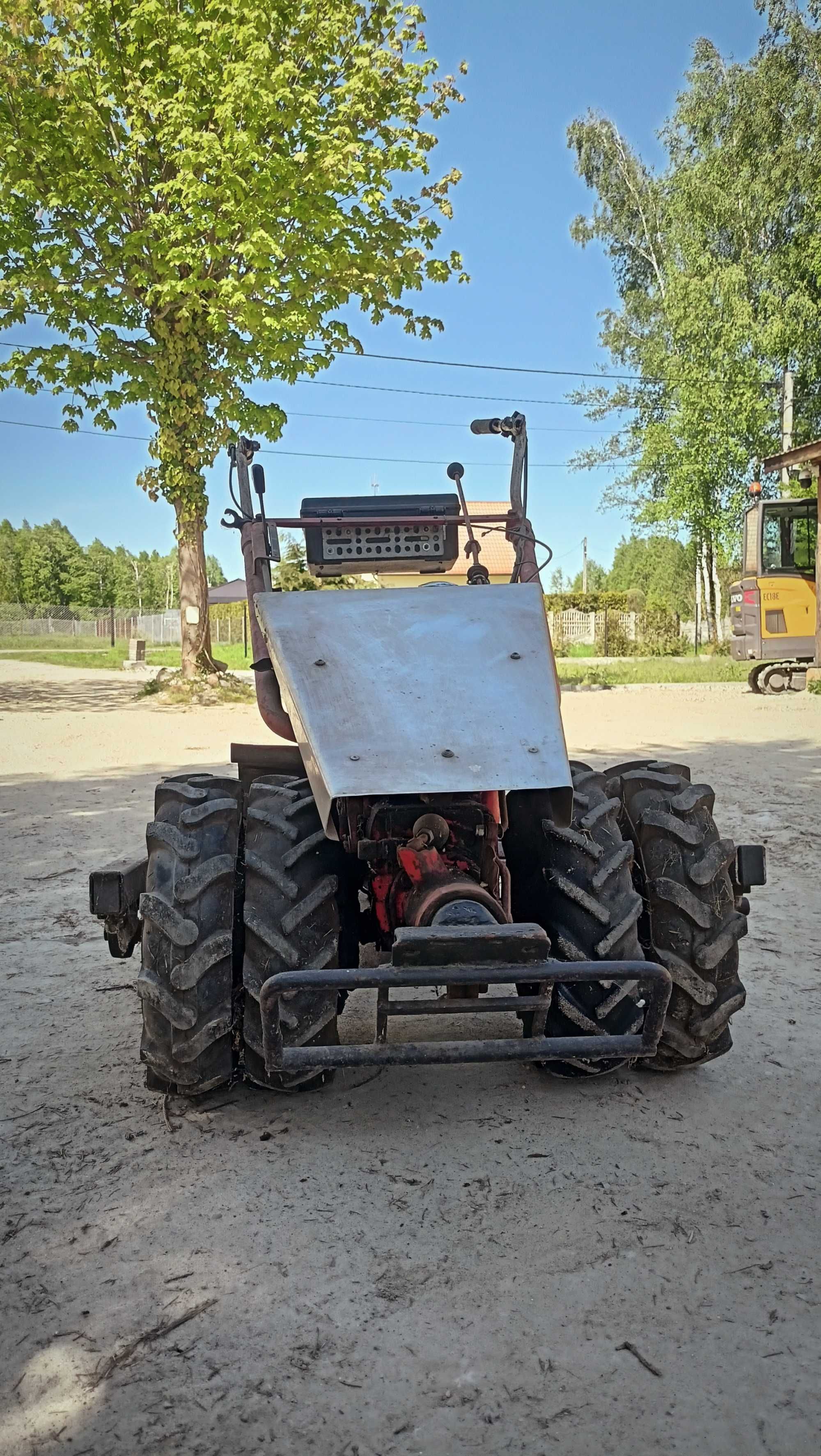 MF70 traktorek, przyczepa, plug, rydwan