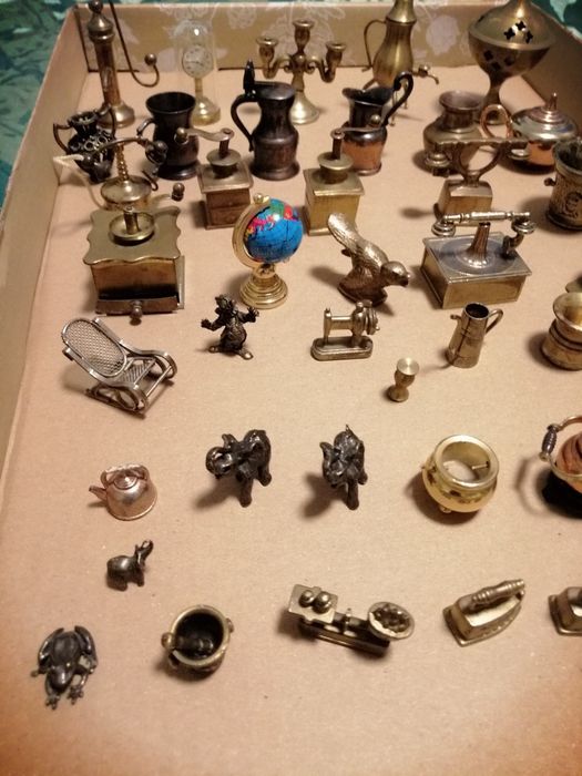 Mini figurki z mosiądzu inie tylko.