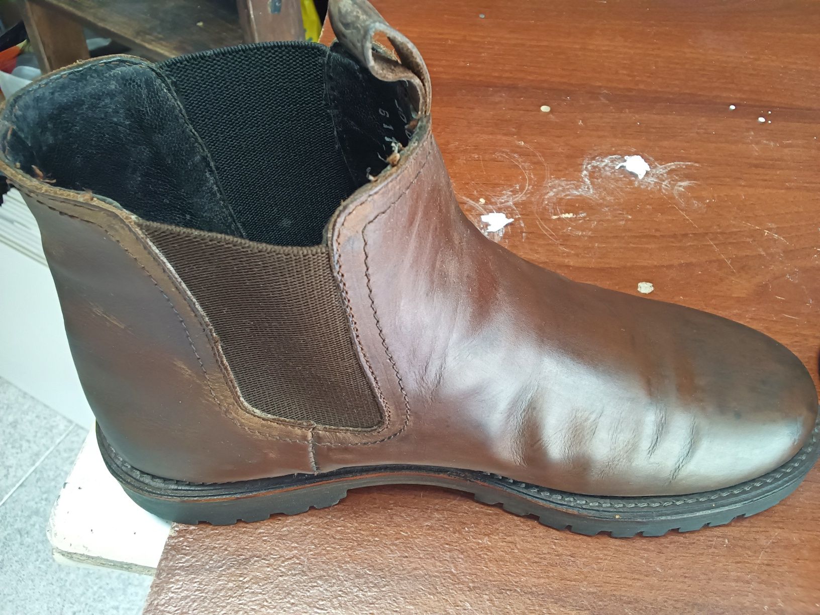 Botas castanhas em pele portside