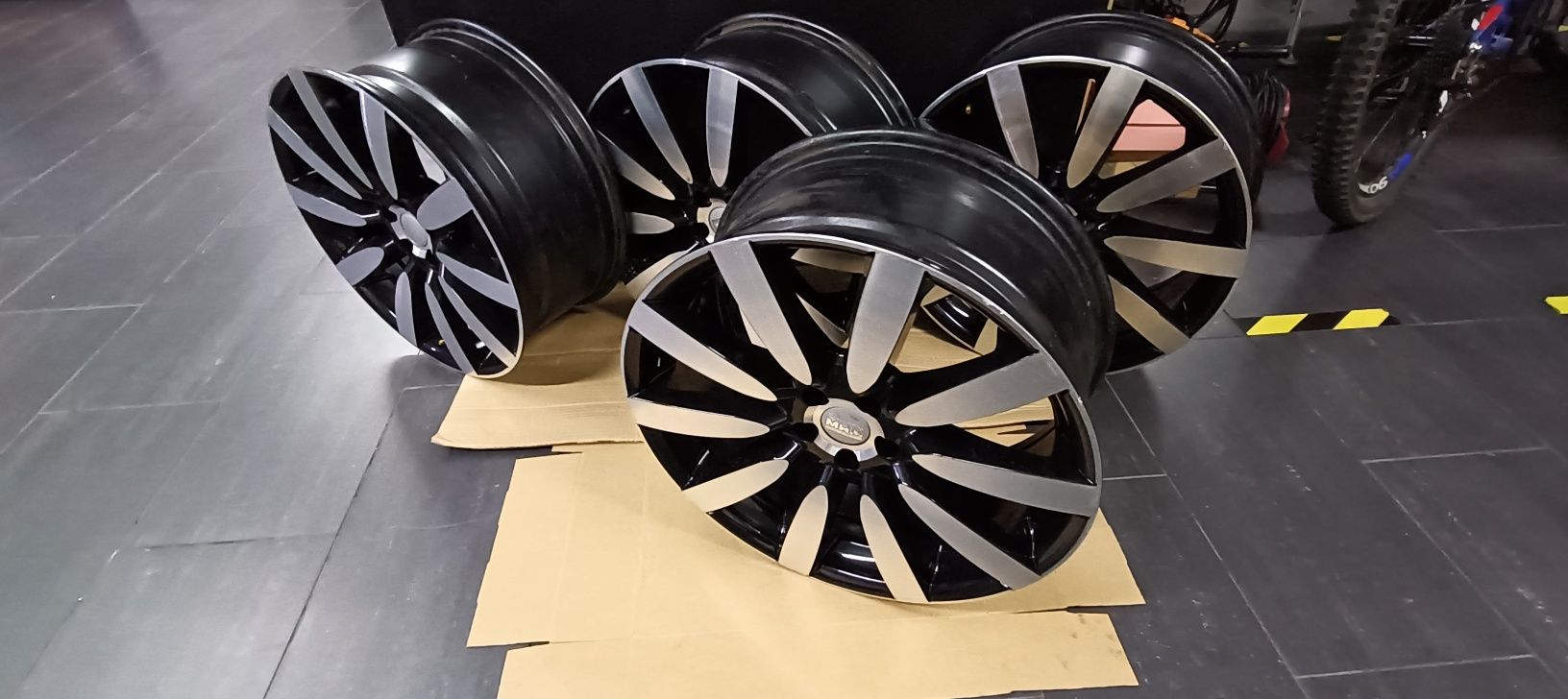 Jantes alumínio MAM 19"x8,5J ET30 5x100 polido/preto