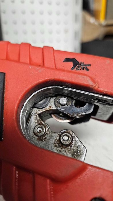 Obcinak do rur Milwaukee C12pc + Ładowarka + akumulator 2ah