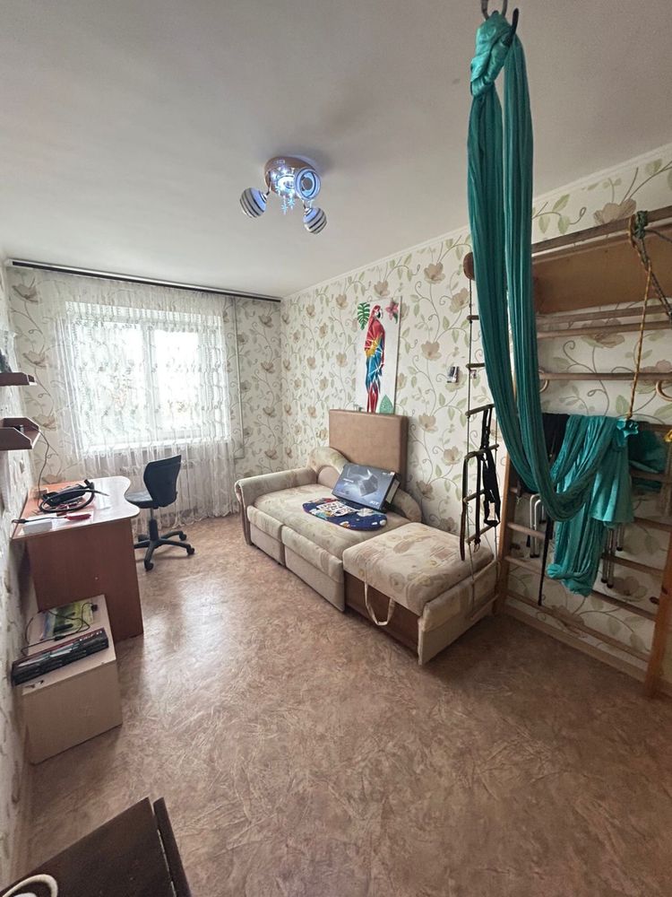 Продается 3-к квартира по ул. Леваневцев