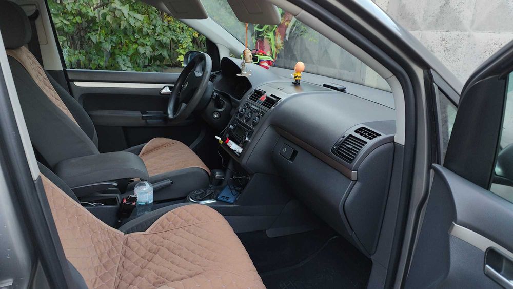 Volkswagen Touran 2009 р. • 2.0 TDI • Автомат
