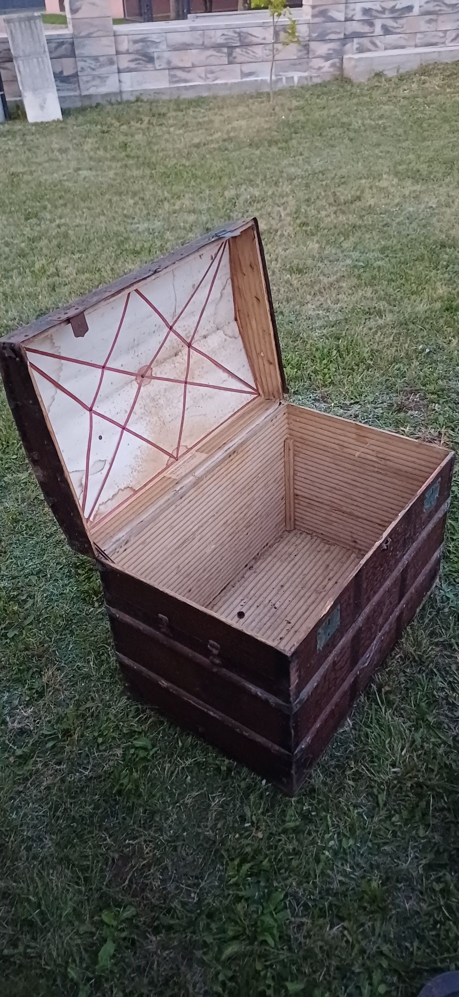 Stara drewniana skrzynia 85x55x63