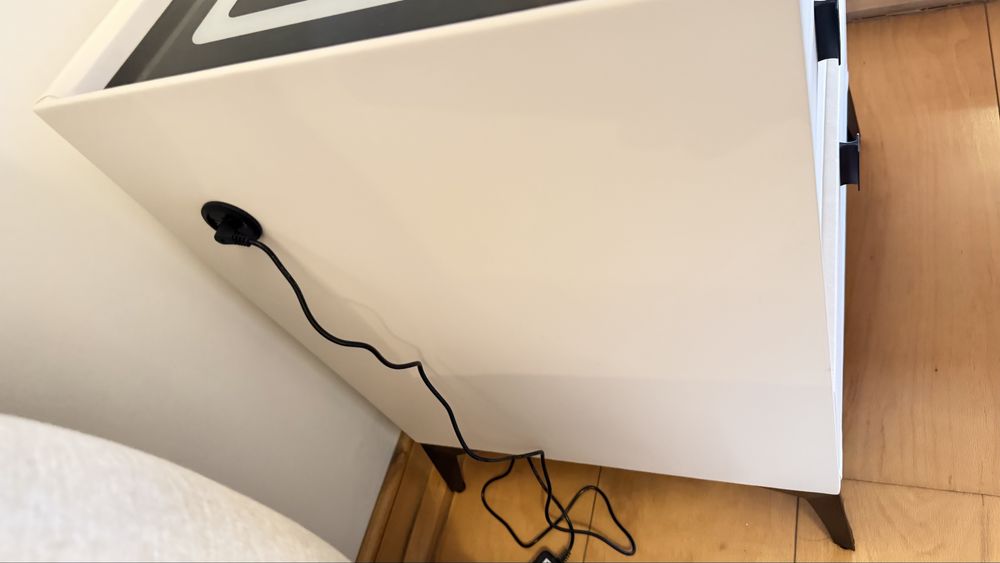 Mesa de cabeceira smart c/ Qi 15W + LED + USB (3 gavetas)