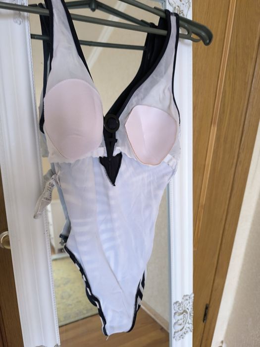 продам купальник чорно-білий