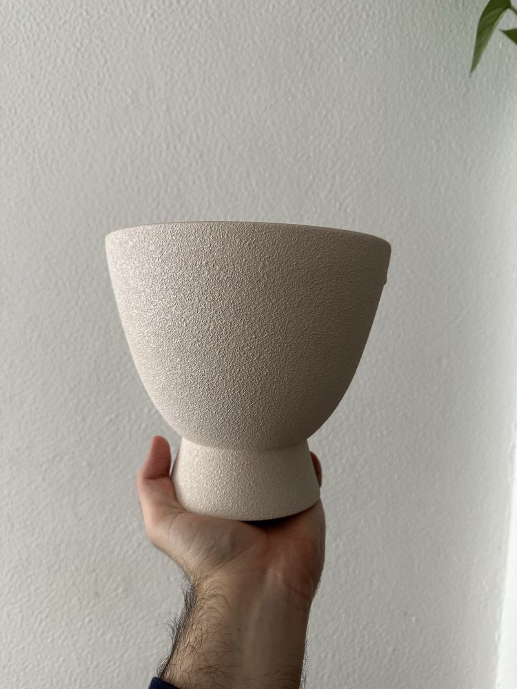 Vaso de cerâmica bege