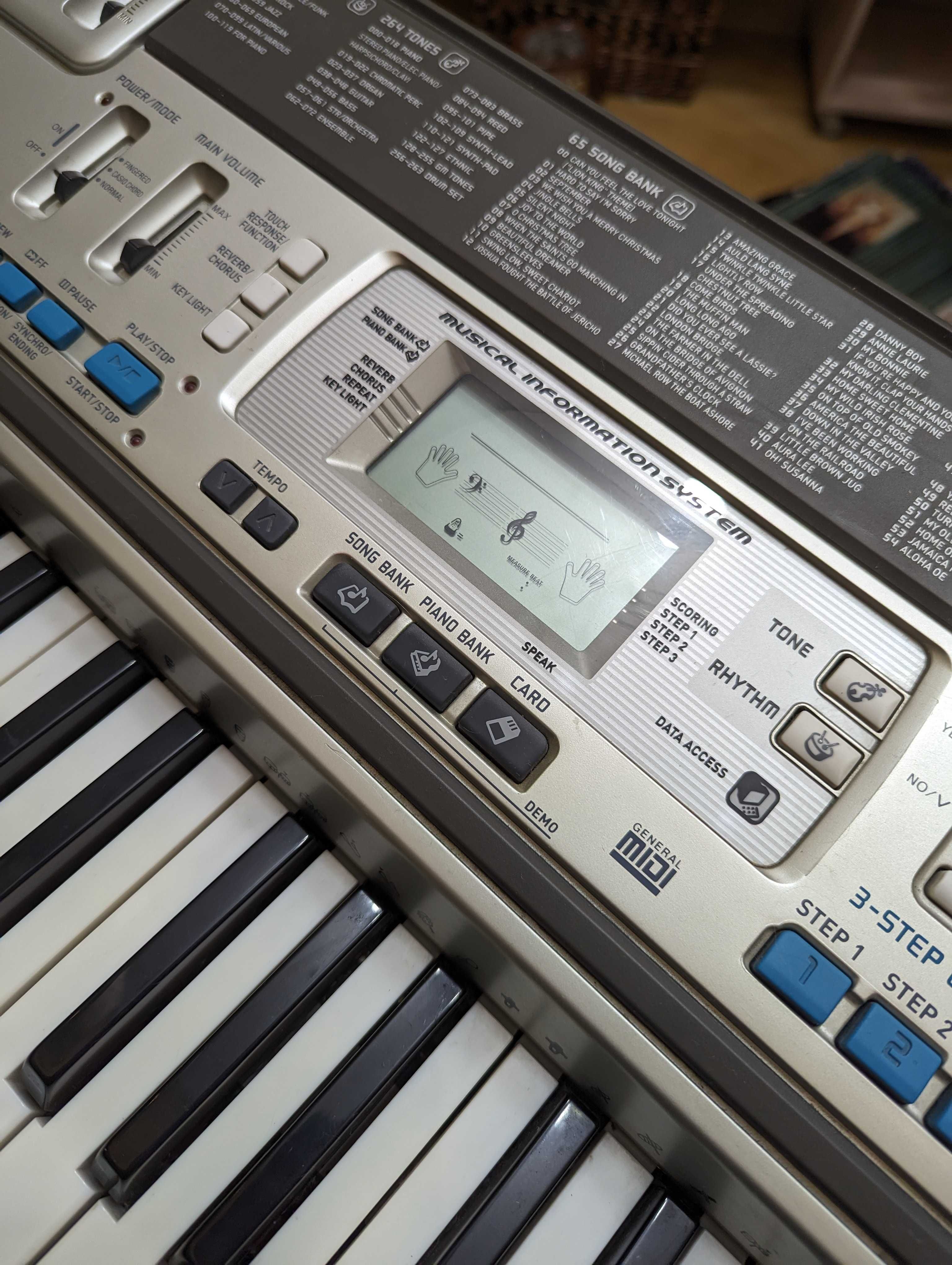 Навчальний синтезатор Casio LK-215