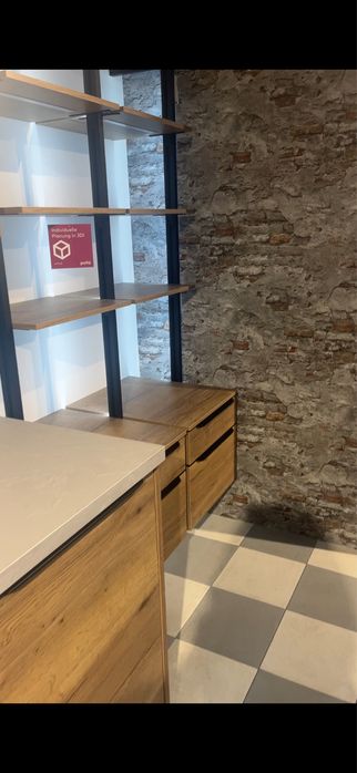 Meble kuchenne z umywalką i baterią