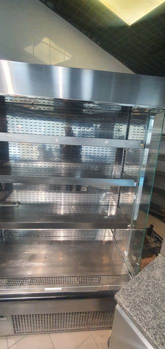 Холодильна вітрина н/ж в прекрасному стані