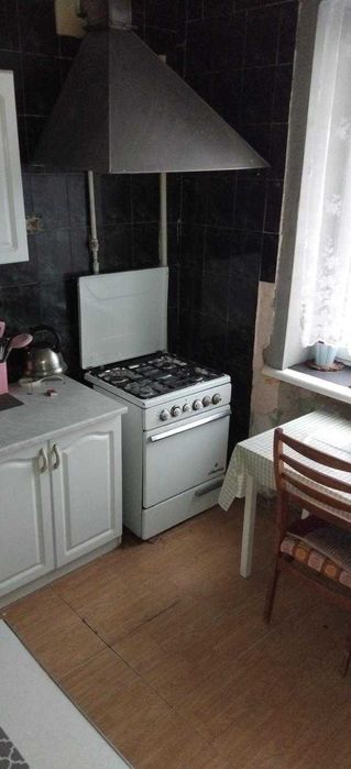 Цена снижена! Продам 2х комнатную квартиру (сталинка) 57 м2,  Центр