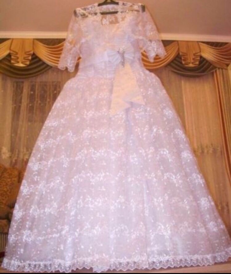 Платье свадебное белое кружевное не венчаное