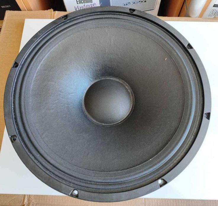 Eighteen Sound 15MB650 15 polegadas, 4 Ohms serve para grave