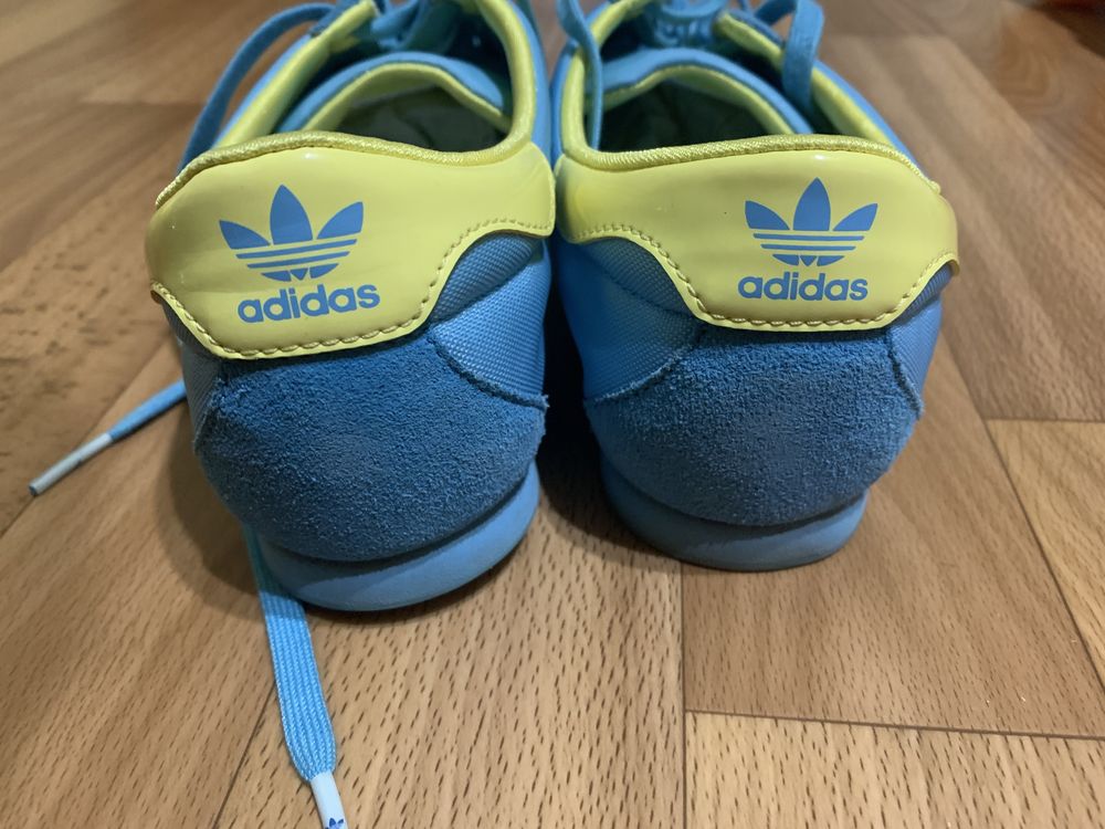 Кроссовки Adidas женские