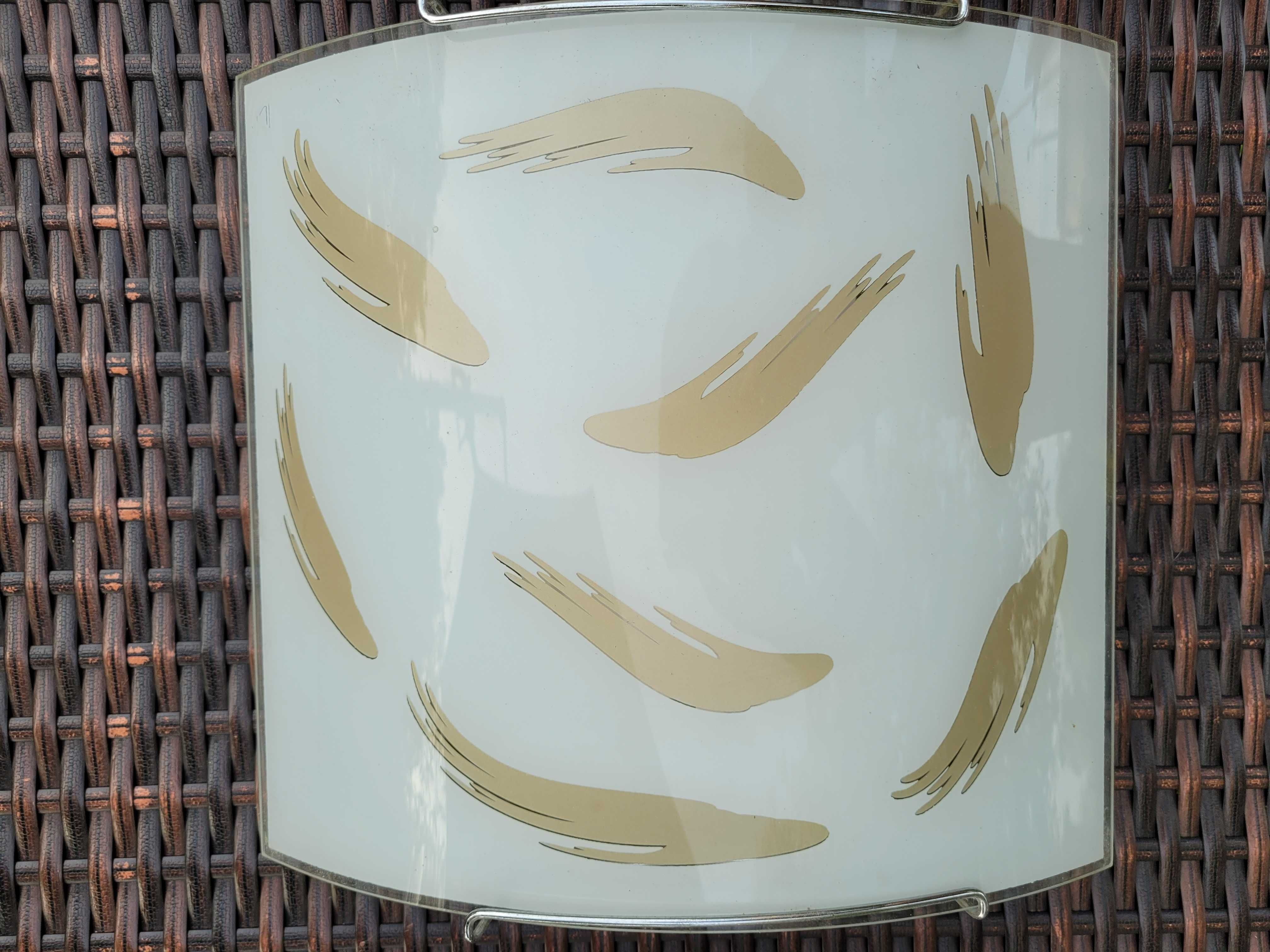 Lampa ścienna biała