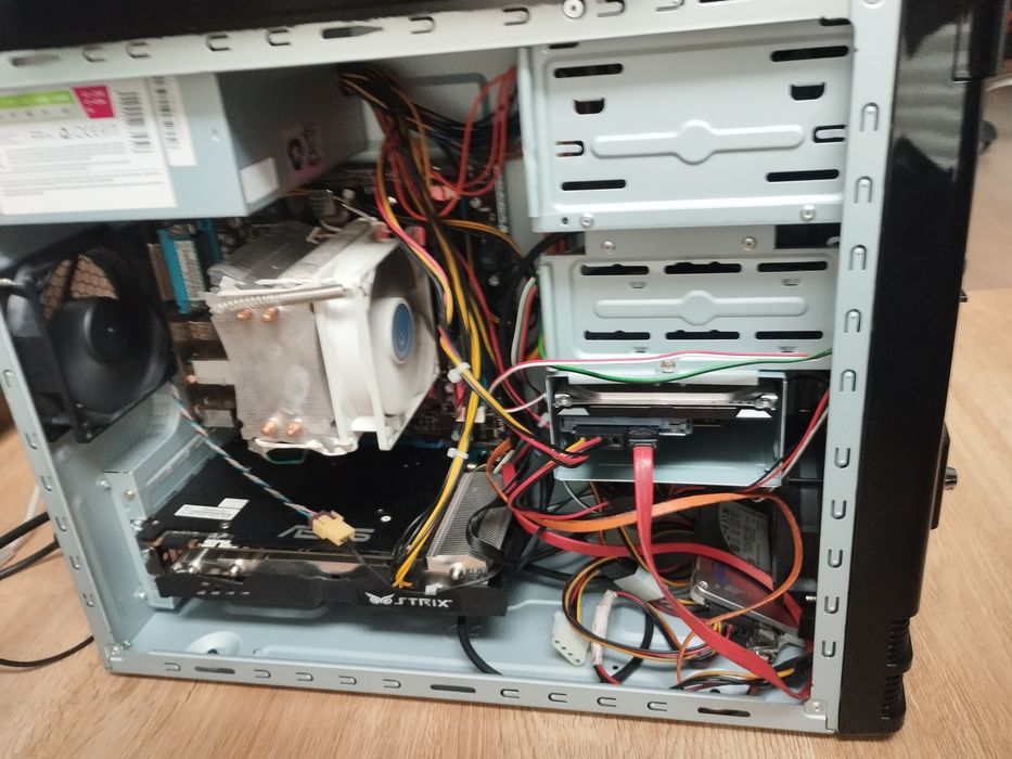 Komputer z monitorem 16gb ram, karta 2gb, dysk ssd 1,13gb, 8 rdzeni