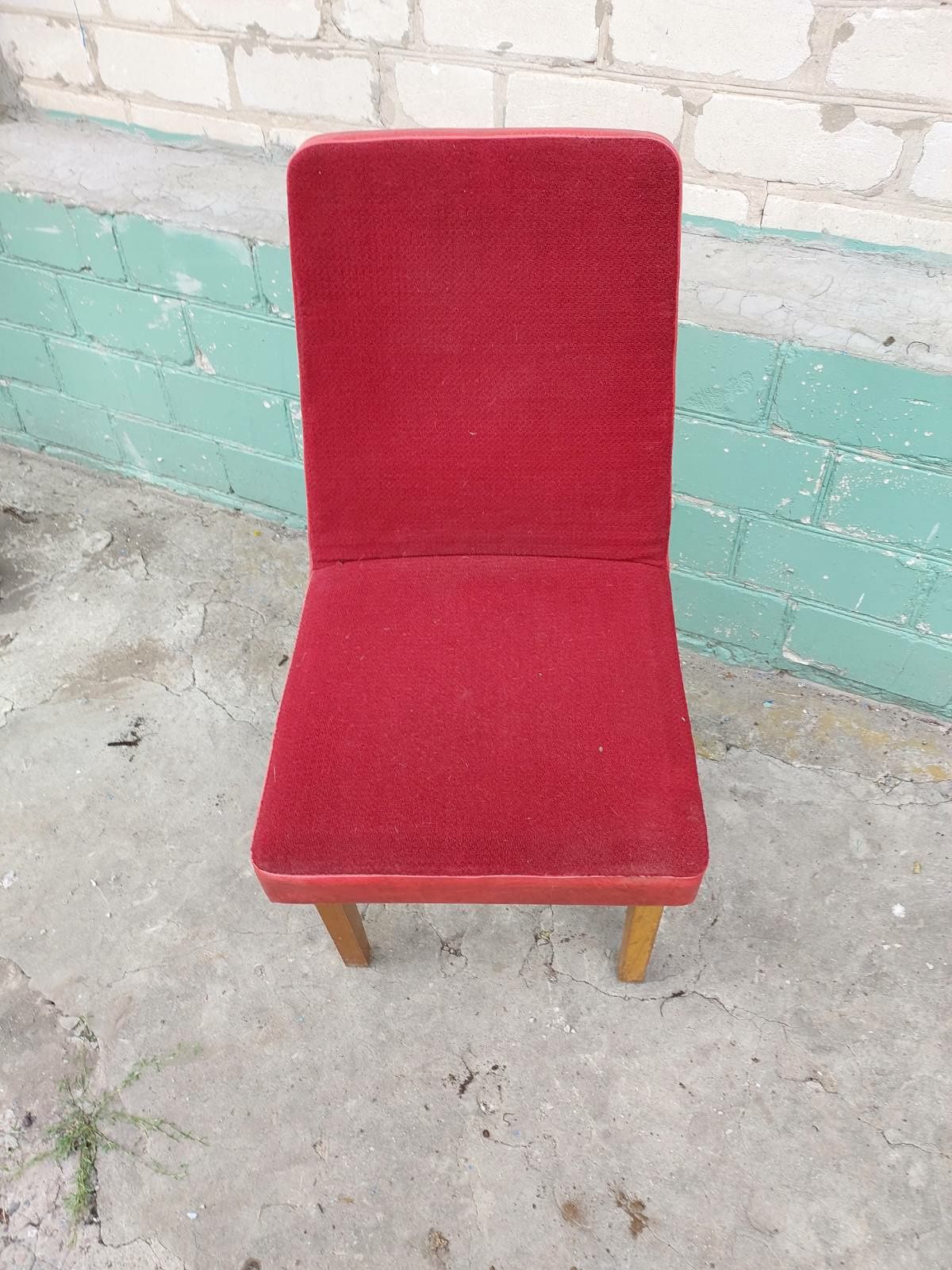 Кресло красное без ручек