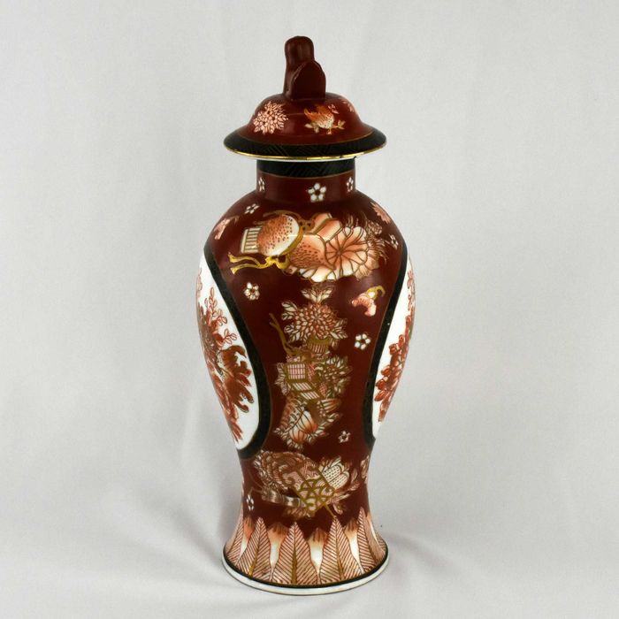 Pote com tampa Porcelana da China, dourado e “rouge de fer” circa 1960