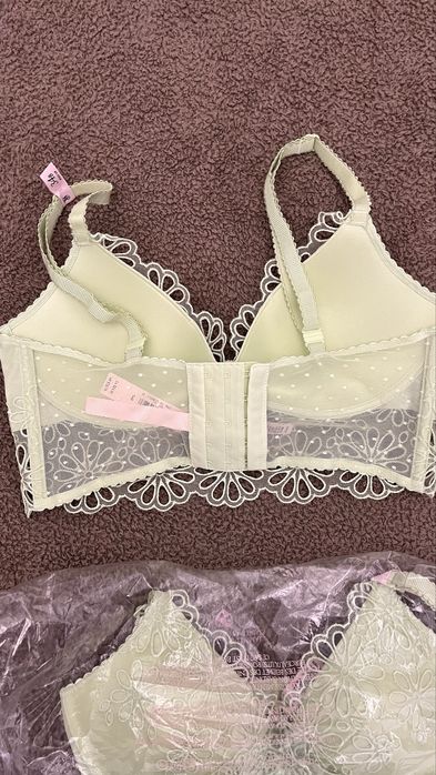 Сексуальний Daisy Eyelet Wireless Push-Up Bra Top від VS
