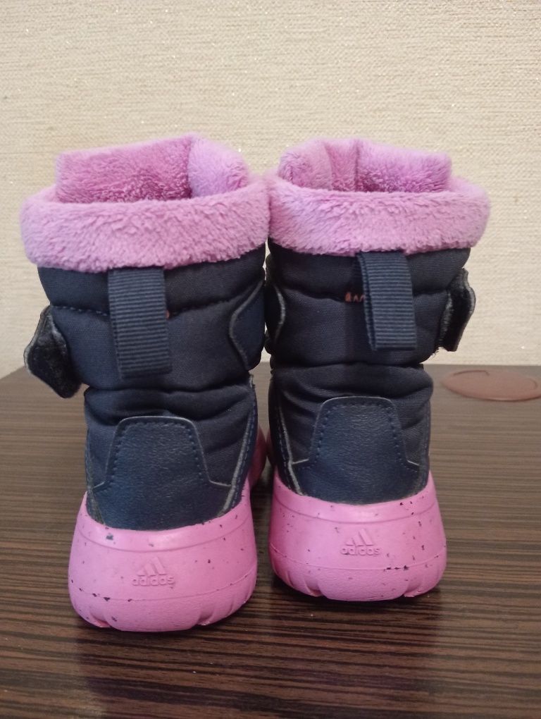 Черевики,дутіки ,чоботи   adidas 23