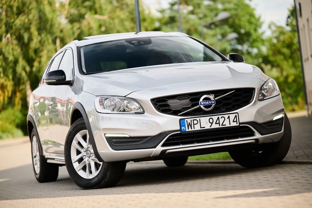 Volvo V60 Cross Country 2.0 D3 150PS Cross Country | Virtualny Kokpit | Skóra | Automat