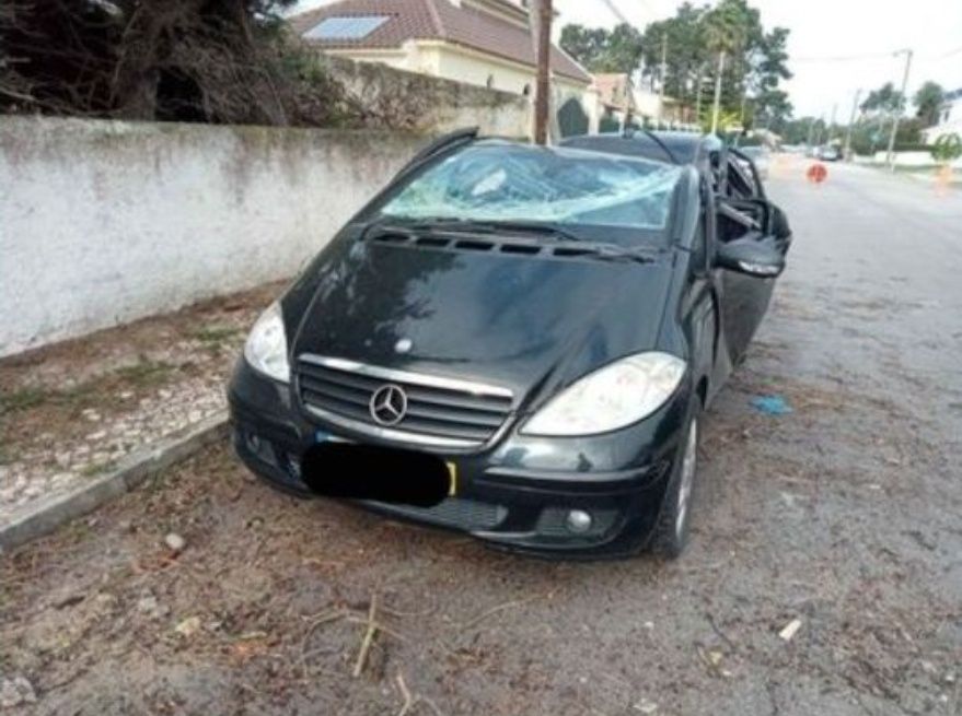 Vendo material Mercedes-Benz A150. 2006 de 4 portas