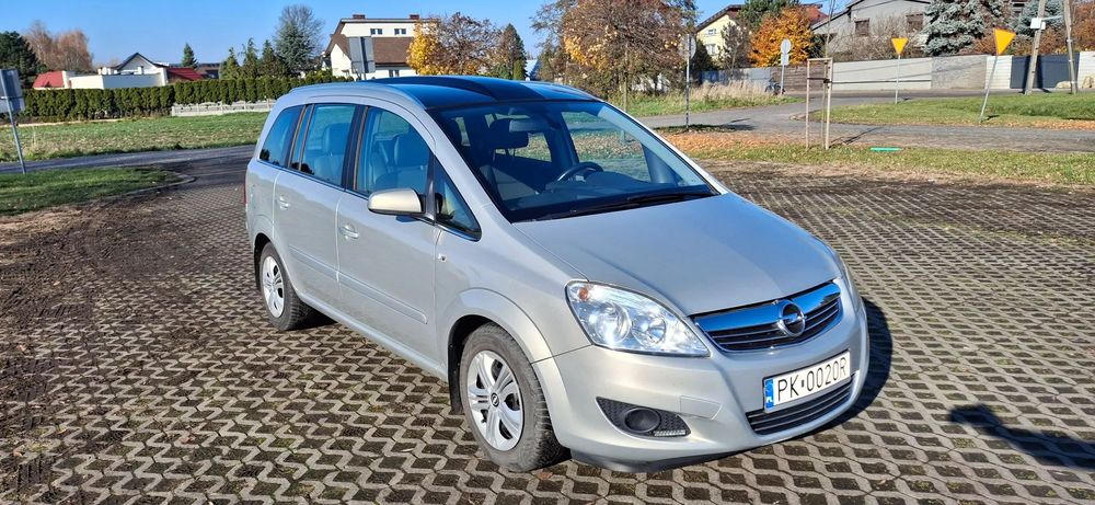 Opel Zafira Zadbany, Dach panoramiczny, Bogate wyposażenie, 7-osobowa