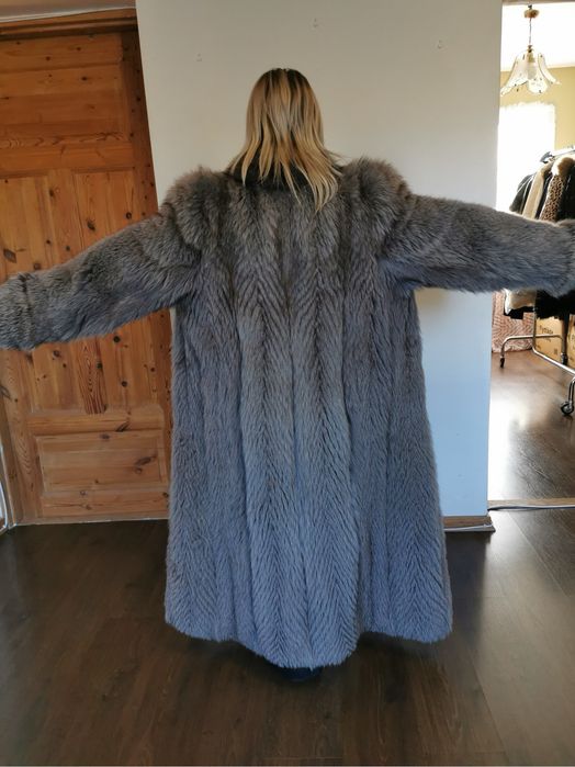 Piękne dlugie futro z lisa srebrnego