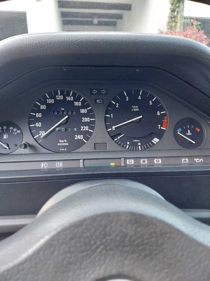 BMW E30 320i Cabrio