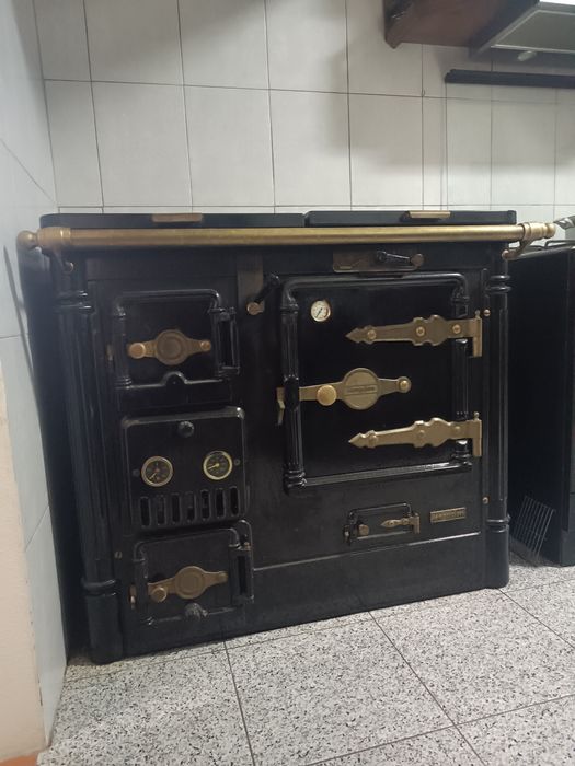 Fogão Hergon L 08. Ferro fundido. Avariado
