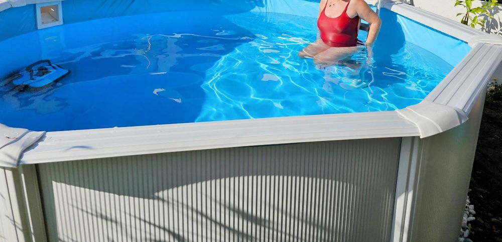 Vendo PISCINA MARCA GRÉ (3X3/120) FUNDO EM AÇO (FORMA REDONDA) de cor