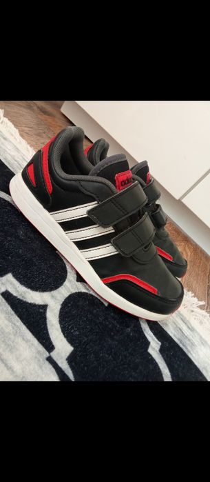 Czarne buty adidas chłopięce na rzepy 30