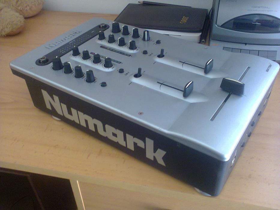 Mesa de mistura Numark Matrix2