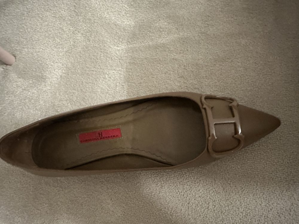Sabrinas Carolina Herrera camel