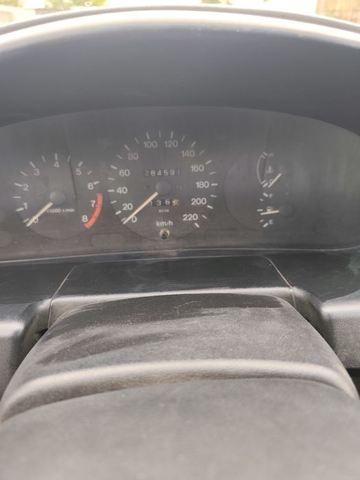 Mazda 323 1998 год
