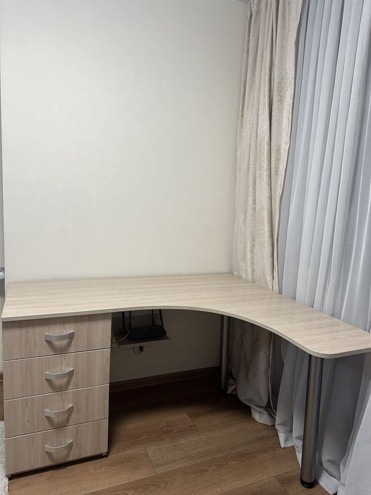 Терміново продам робочий стіл виготовлений під замовлення