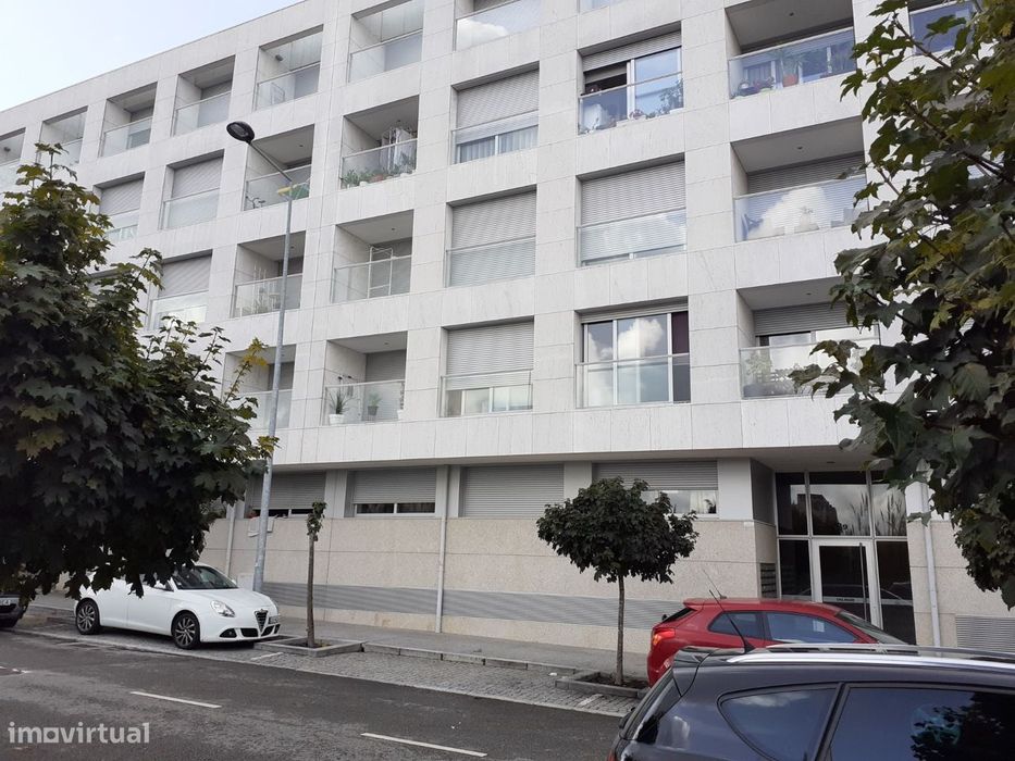 Alugo Garagem R. Professor Manuel Pires Veloso, V. N. Gaia